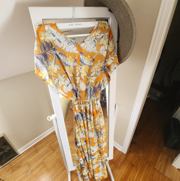 Lovely bathing suit cover up - Picture 2 of 3